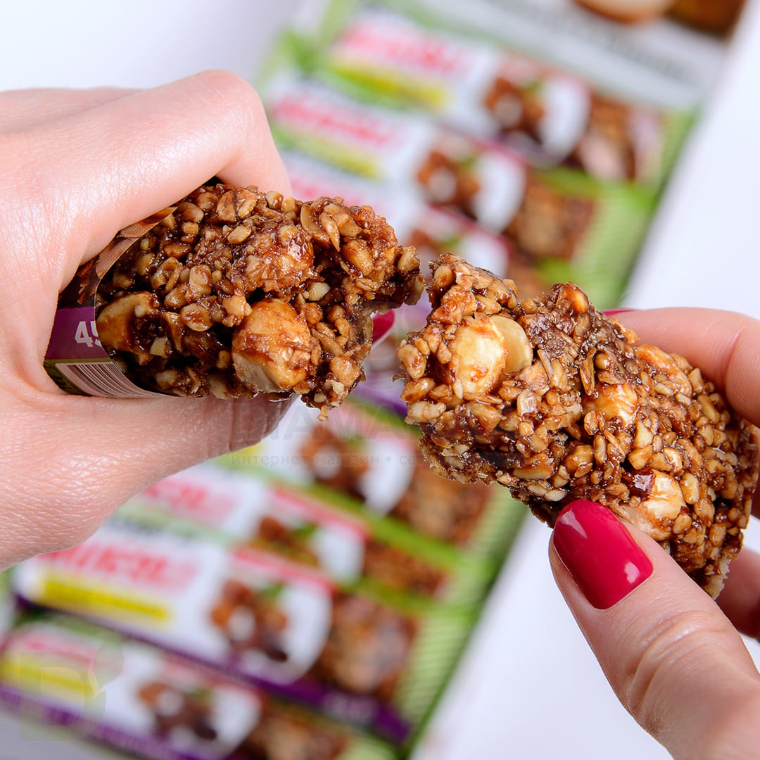 Батончик мюсли BOMBBAR шоколад-фундук 45 гр. 